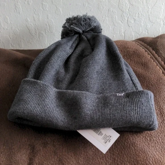 NWT Tna Charcoal Beanie - Picture 2 of 2